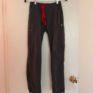 FIGS dark gray yola skinny pant & catarina v-neck scrub set, XXS